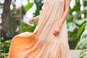 Cele mai elegante si vaporoase rochii de vara lungi